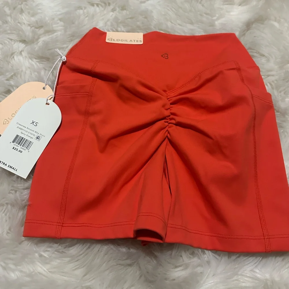 NWT Blogilates biker shorts with pockets and butt scrunch